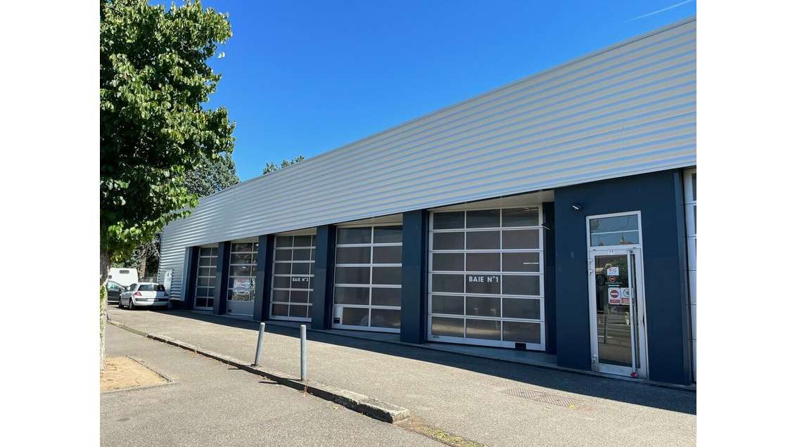 Local d'activité 740m² à louer à Vénissieux