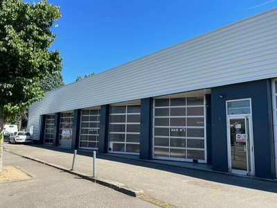 Local d'activité 740m² à louer à Vénissieux