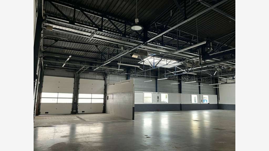 Local d'activité 740m² à louer à Vénissieux