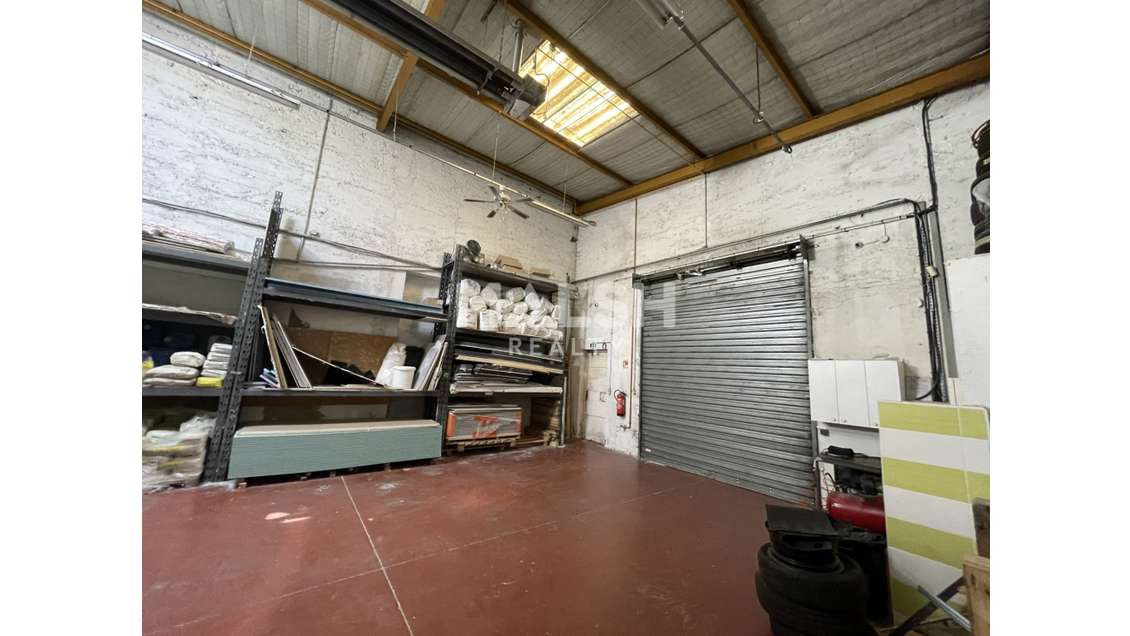 Local d'activités à louer 413m² à Vénissieux 