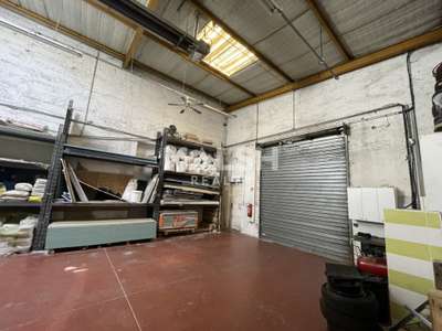 Location Locaux d'activités - Entrepôts à Vénissieux