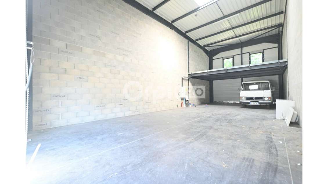 Local d'activité à louer 163m² à Vénissieux