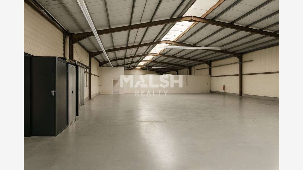 Local d'activités à louer 975m² à Vénissieux