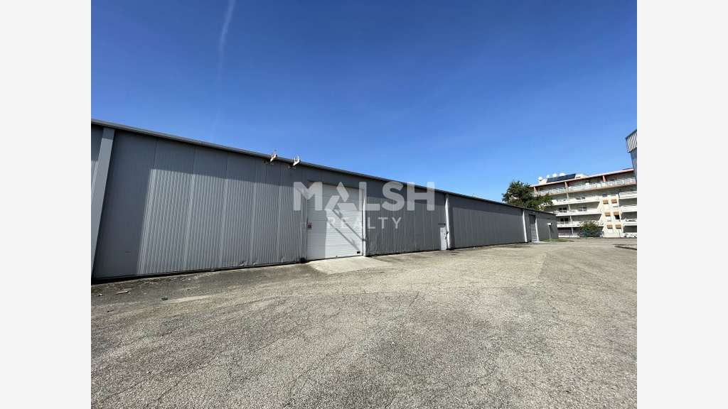 Local d'activités à louer 975m² à Vénissieux