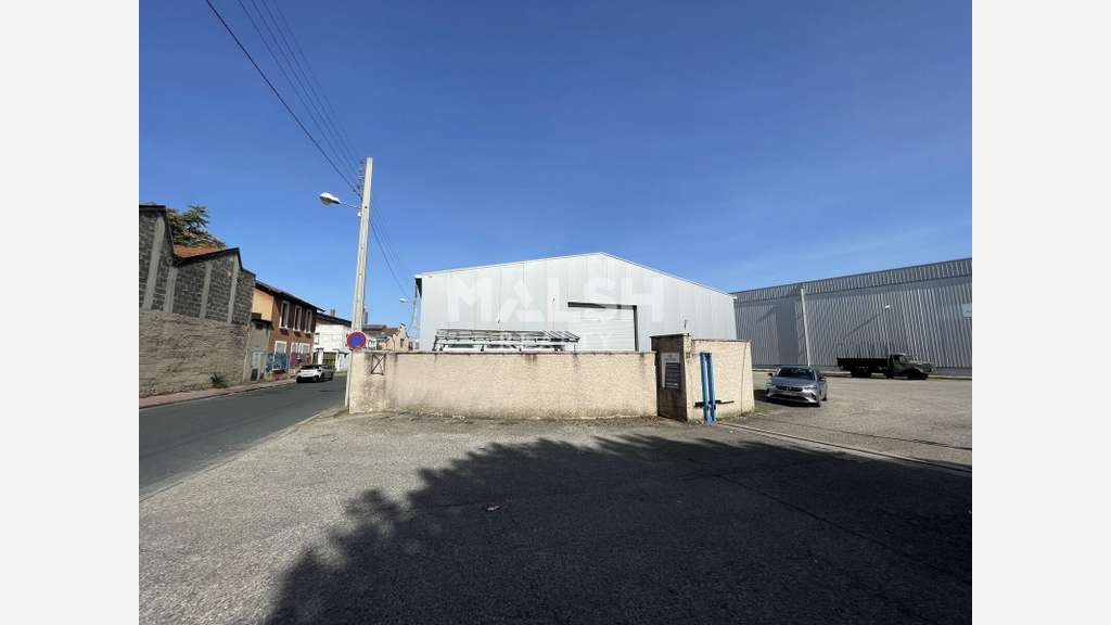 Local d'activités à louer 975m² à Vénissieux