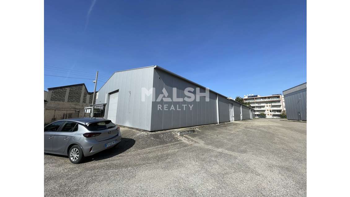 Local d'activités à louer 975m² à Vénissieux