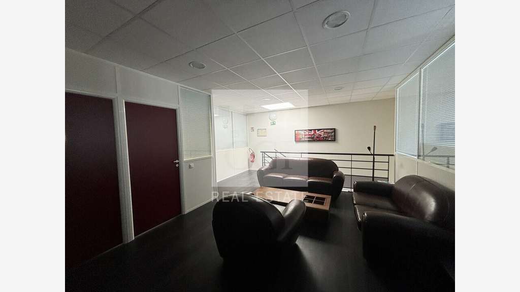 A louer local d'activités 731m² à Vénissieux