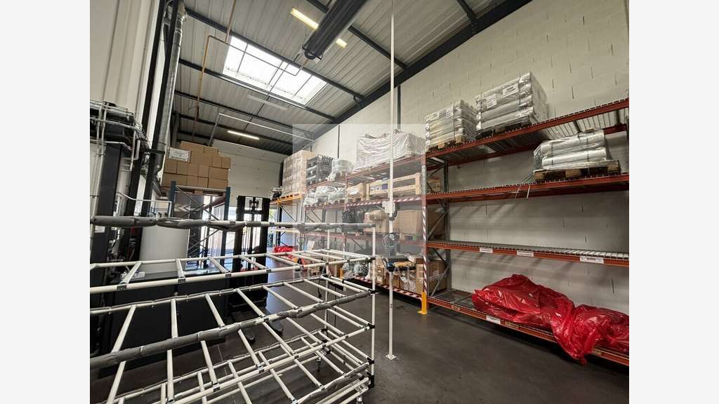 A louer local d'activités 731m² à Vénissieux