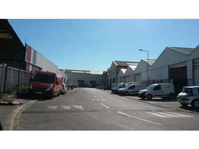 Location Locaux d'activités - Entrepôts à Vénissieux