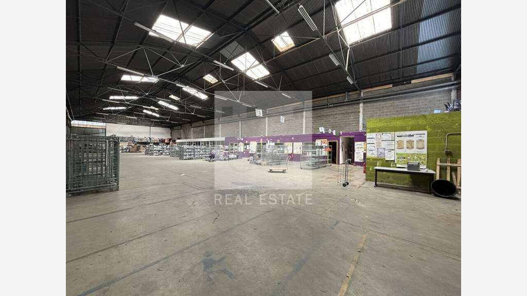 Location local 1701m² à Vénissieux proche Parilly