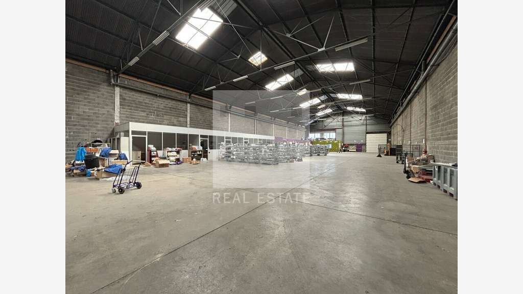 Location local 1701m² à Vénissieux proche Parilly