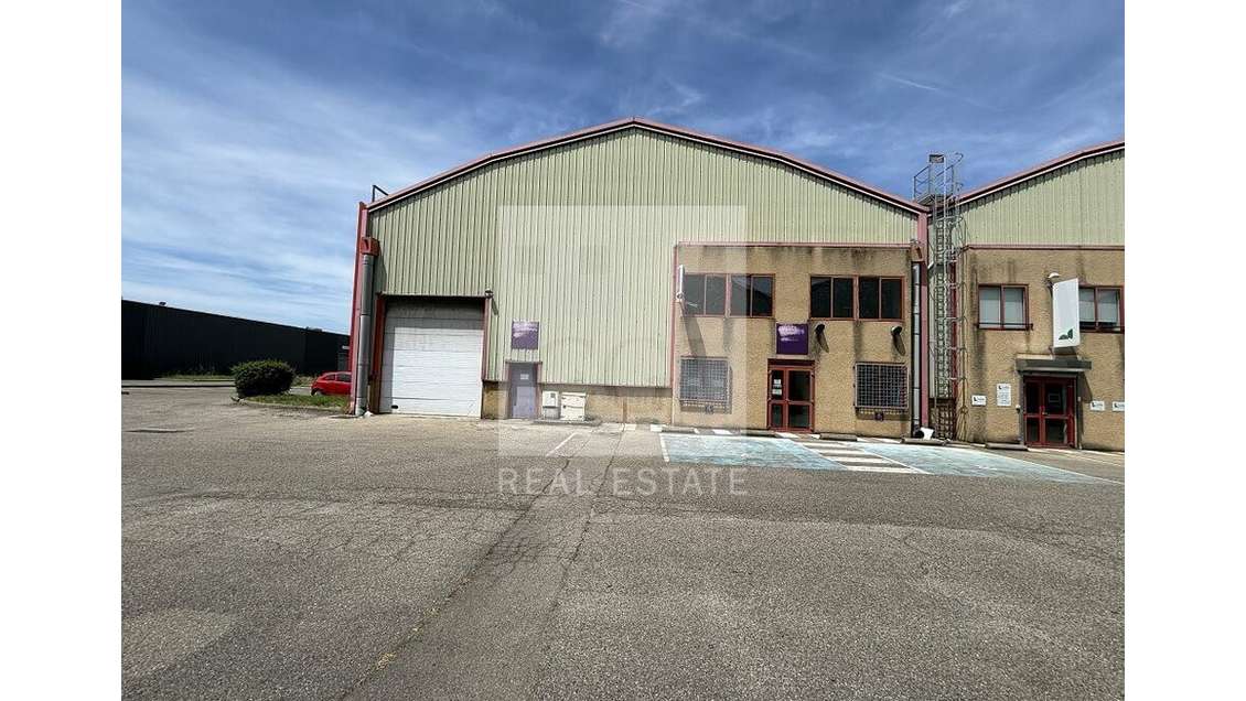 Location local 1701m² à Vénissieux proche Parilly