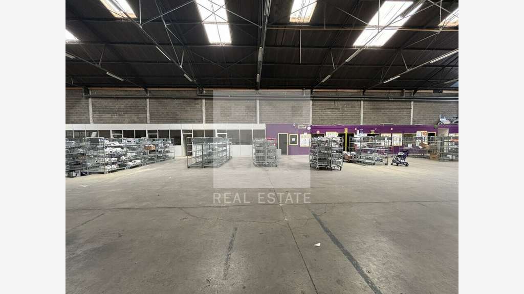 Location local 1701m² à Vénissieux proche Parilly
