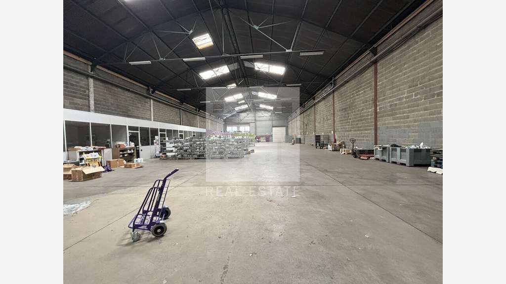 Location local 1701m² à Vénissieux proche Parilly