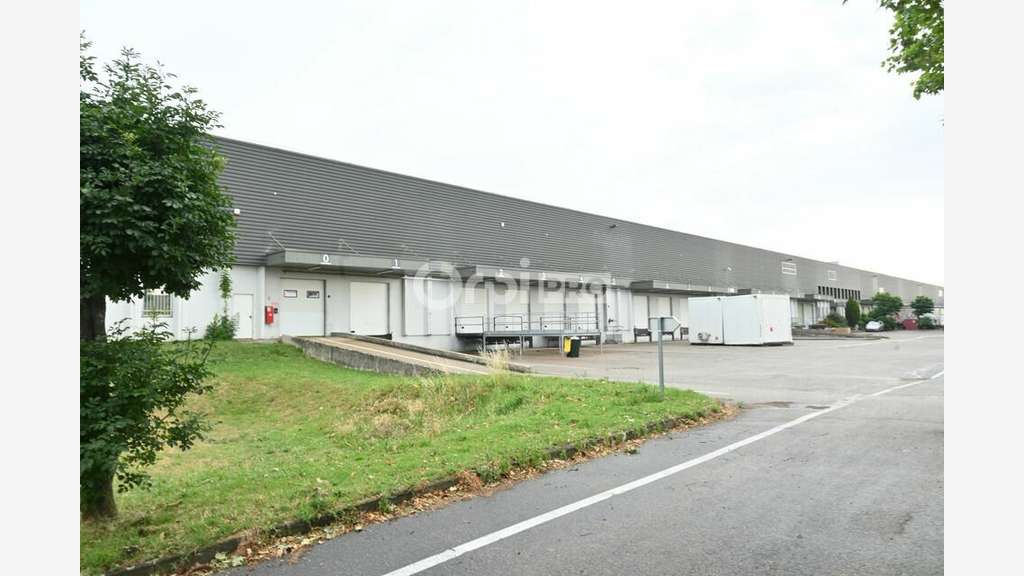 A louer entrepôt de 3688m² à Venissieux