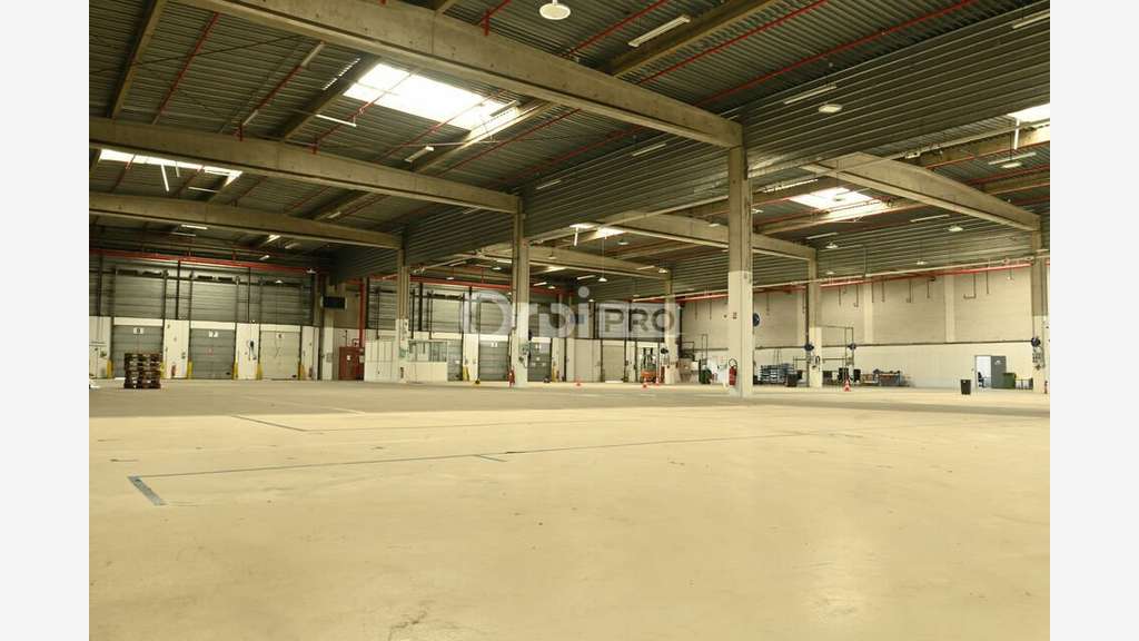 A louer entrepôt de 3688m² à Venissieux