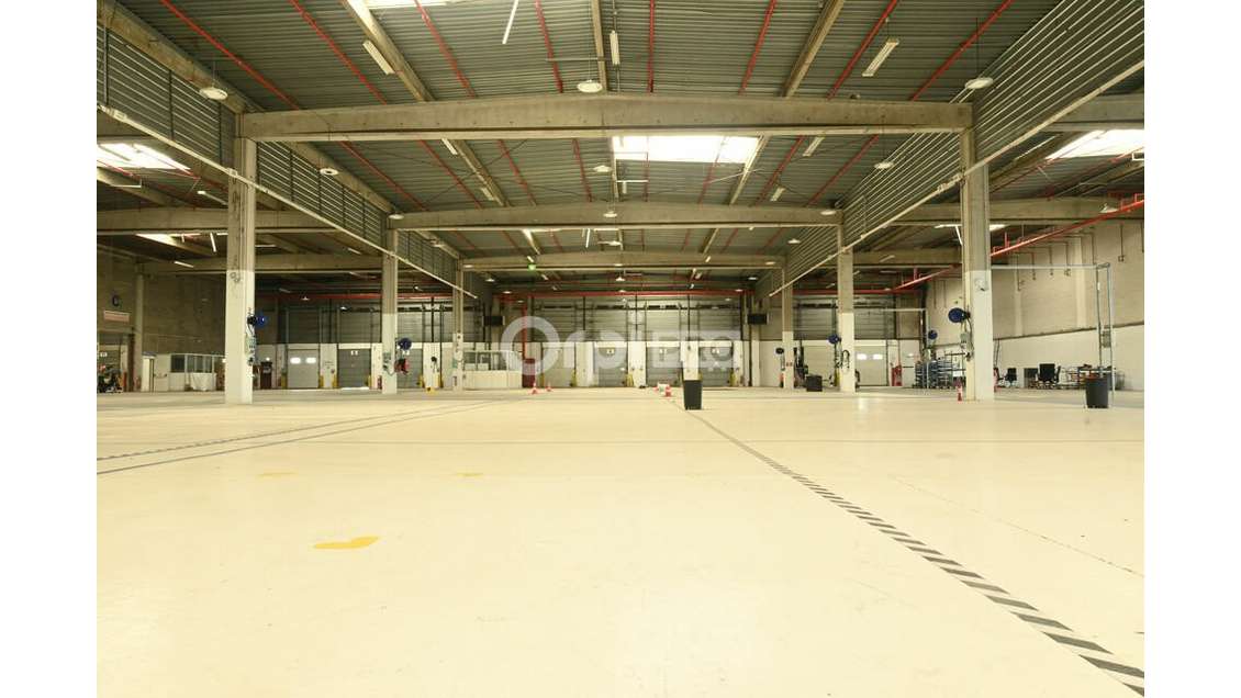A louer entrepôt de 3688m² à Venissieux