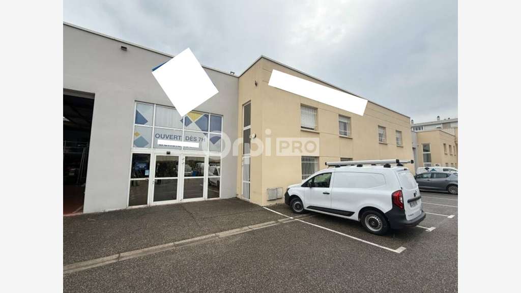 Local mixte 715m² à louer en ZA à Vénissieux