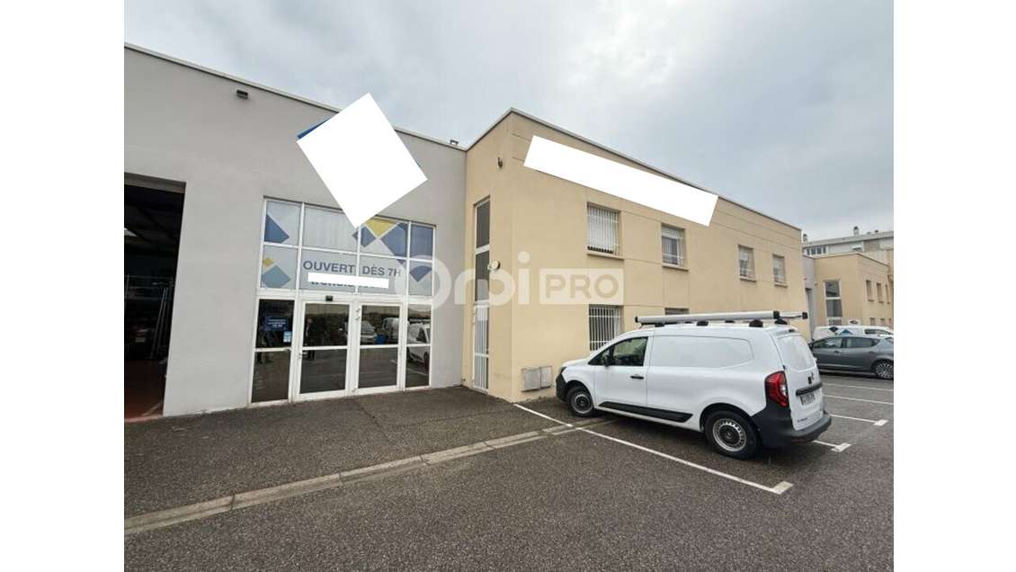 Local mixte 715m² à louer en ZA à Vénissieux