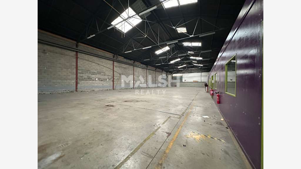 Local d'activités à louer 1100m² à Vénissieux