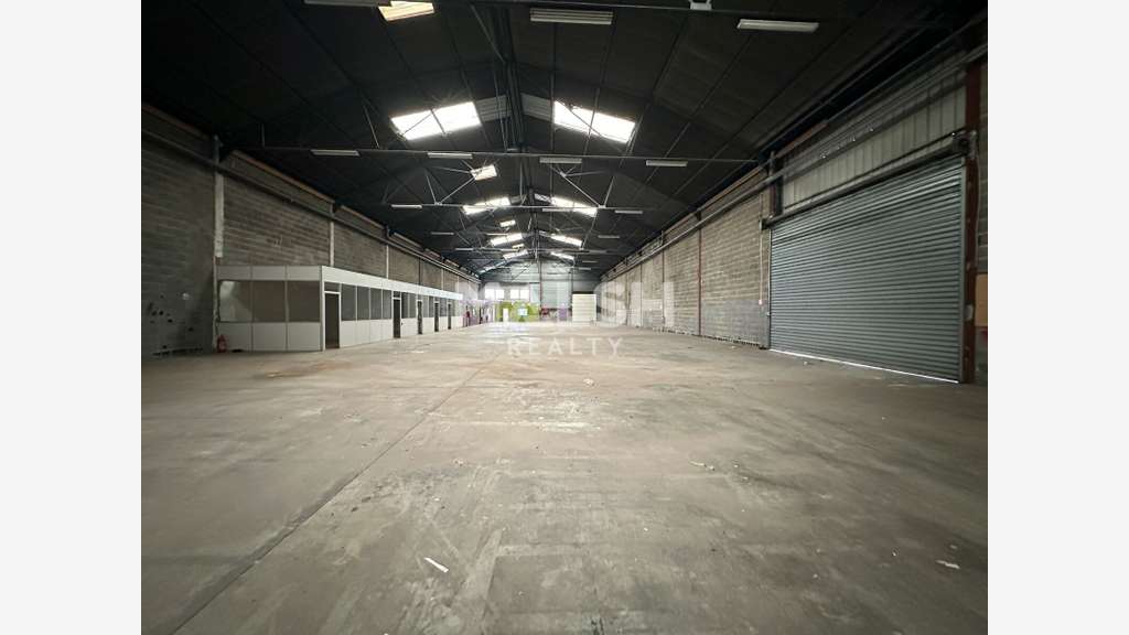 Local d'activités à louer 1100m² à Vénissieux