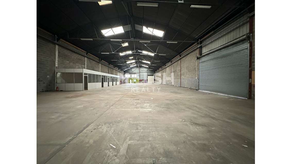 Local d'activités à louer 1100m² à Vénissieux