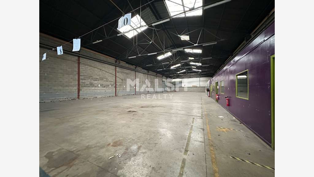 Local d'activités à louer 1100m² à Vénissieux