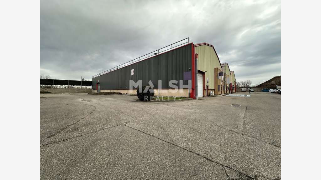 Local d'activités à louer 1100m² à Vénissieux