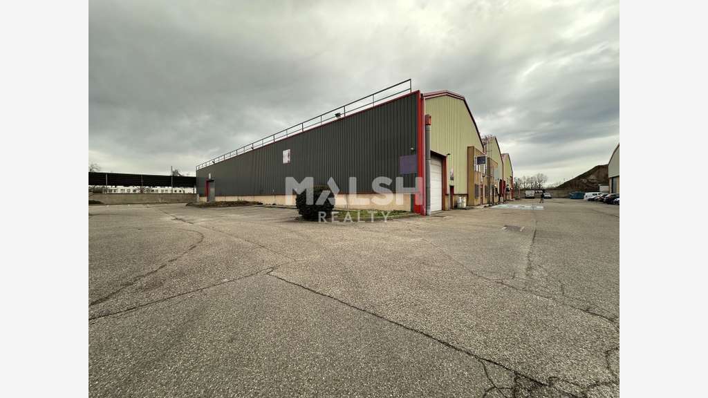 Local d'activités à louer 1100m² à Vénissieux