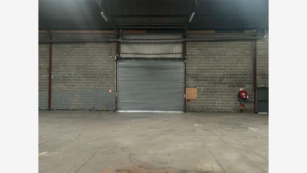 Loue local activité restauration entrepôt 1100m²