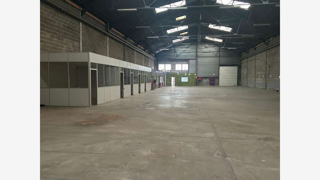Loue local activité restauration entrepôt 1100m²