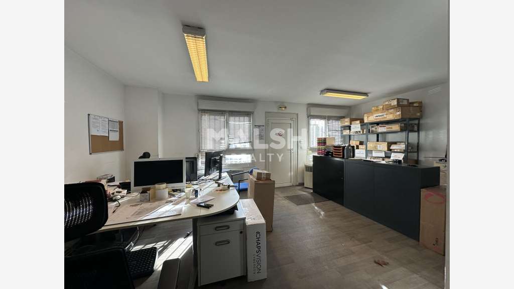 Local d'activités à louer 375m² à Vénissieux