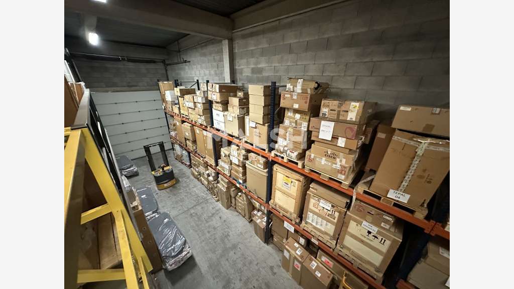 Local d'activités à louer 375m² à Vénissieux