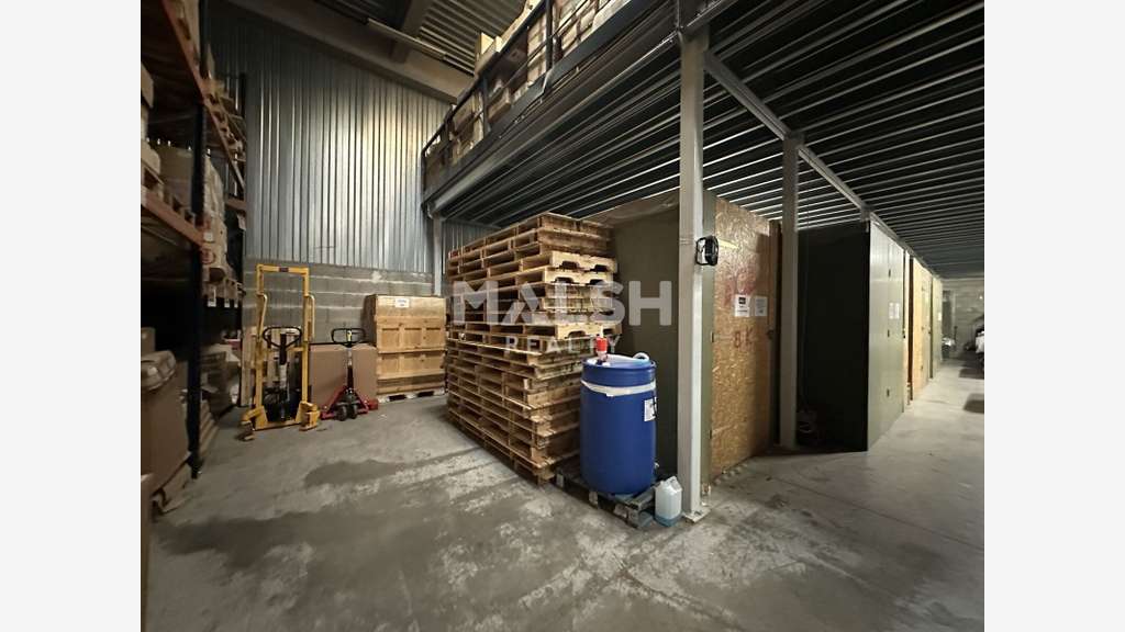 Local d'activités à louer 375m² à Vénissieux