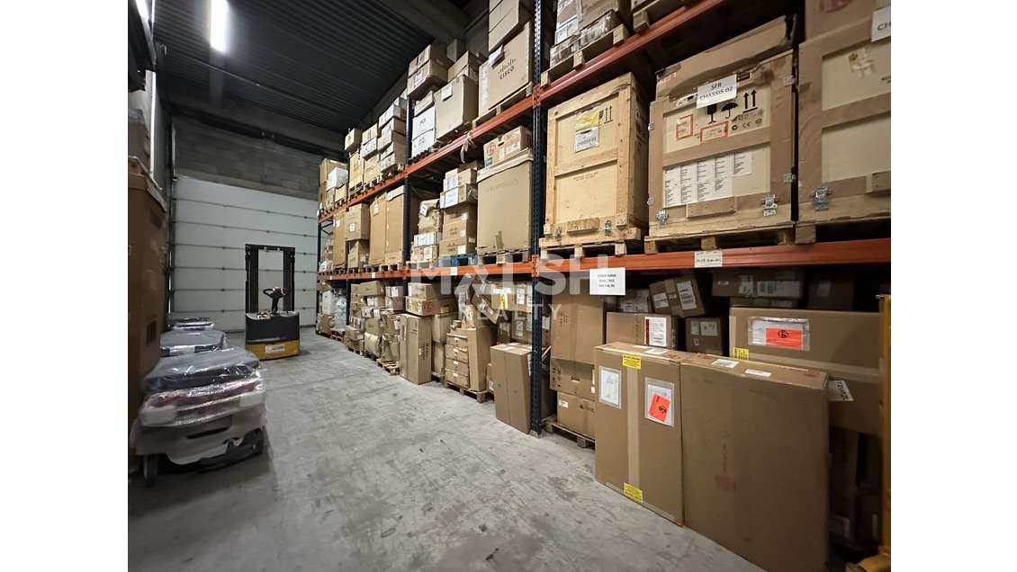 Local d'activités à louer 375m² à Vénissieux