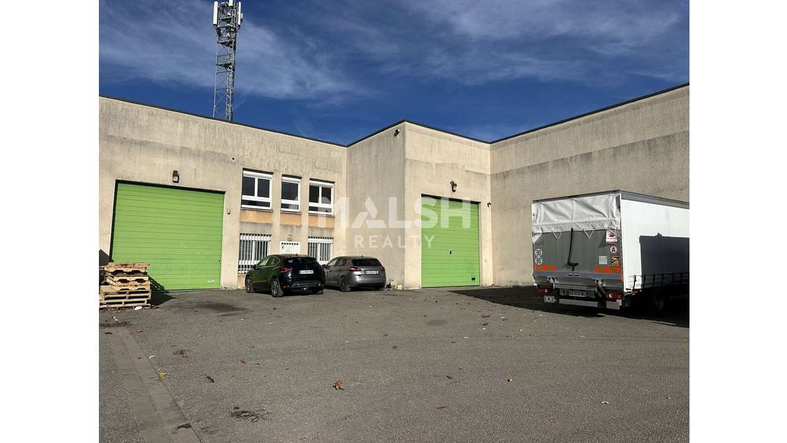 Local d'activités à louer 375m² à Vénissieux