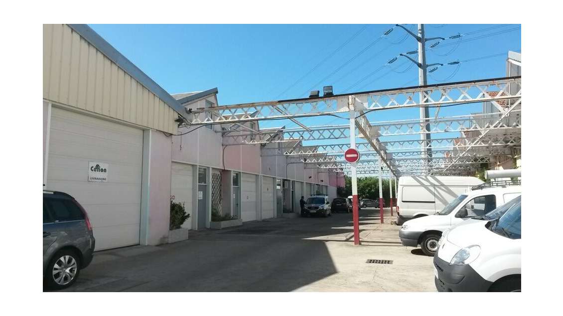 Loue entrepôt 175m² Vénissieux prox périphérique