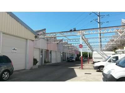 Location Locaux d'activités - Entrepôts à Vénissieux