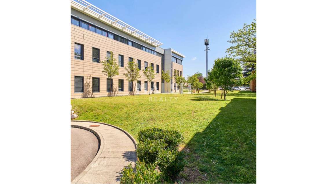 Locaux d'activités à louer 1699m² à Vénissieux