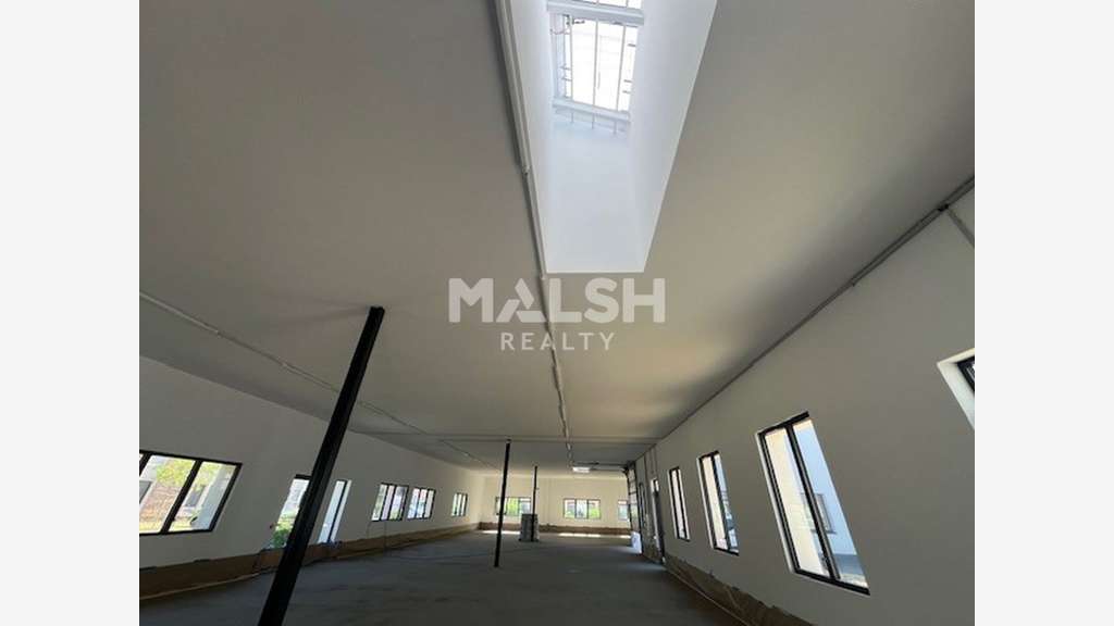 Locaux d'activités à louer 1699m² à Vénissieux