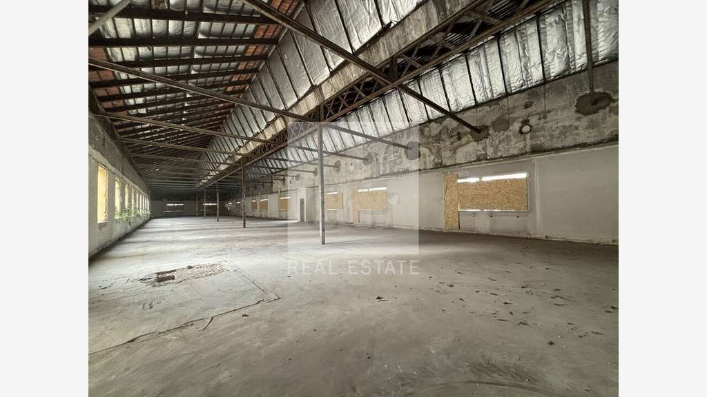 A louer local activité sécurisé 1699m² Vénissieux
