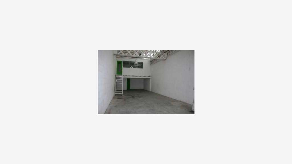 Local 123m² à louer à Vénissieux Av de Préssensé