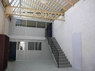 Local d'activité mixte 125m² à louer à Vénissieux