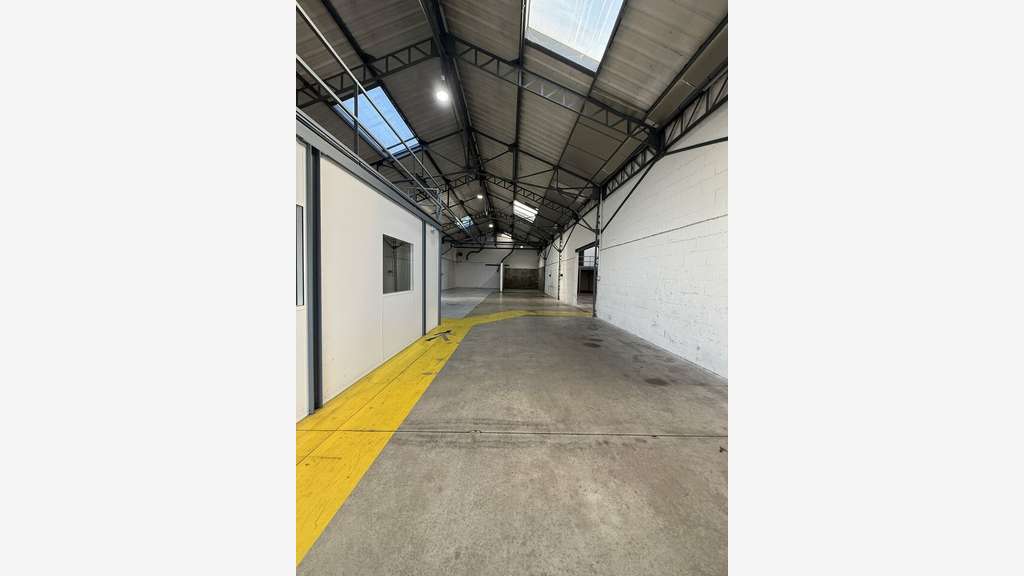 Loue local activité à partir de 170m² à Vénissieux