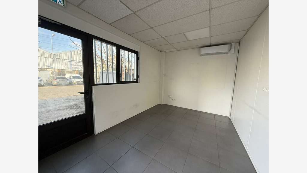 Loue local activité à partir de 170m² à Vénissieux