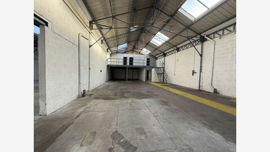 Loue local activité à partir de 170m² à Vénissieux