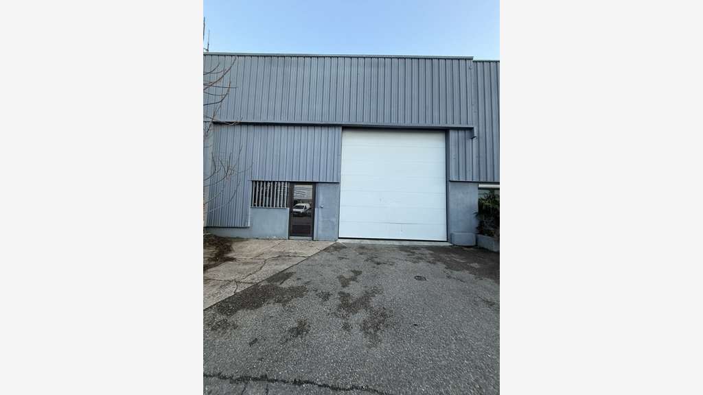 Loue local activité à partir de 170m² à Vénissieux