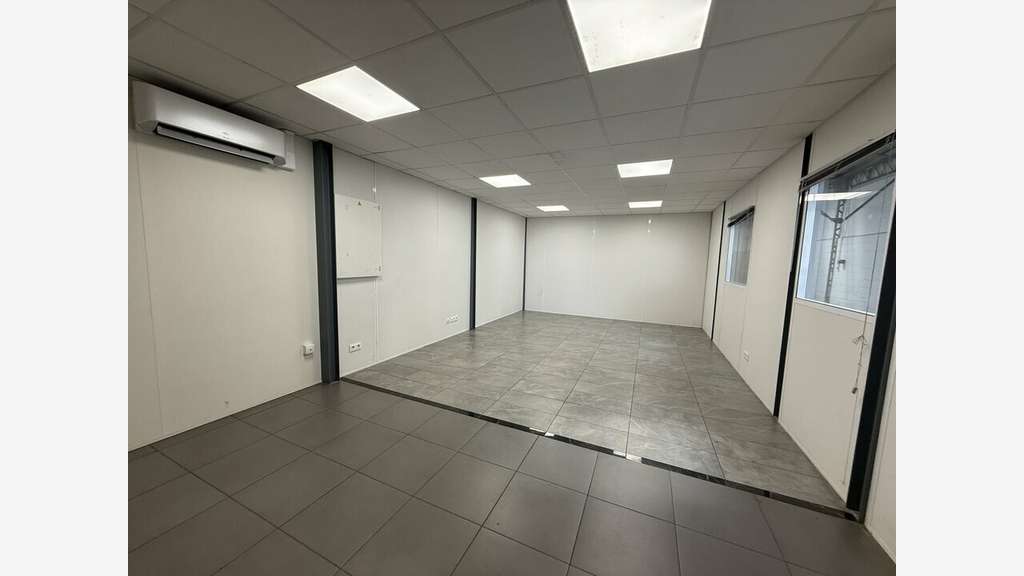 Loue local activité à partir de 170m² à Vénissieux
