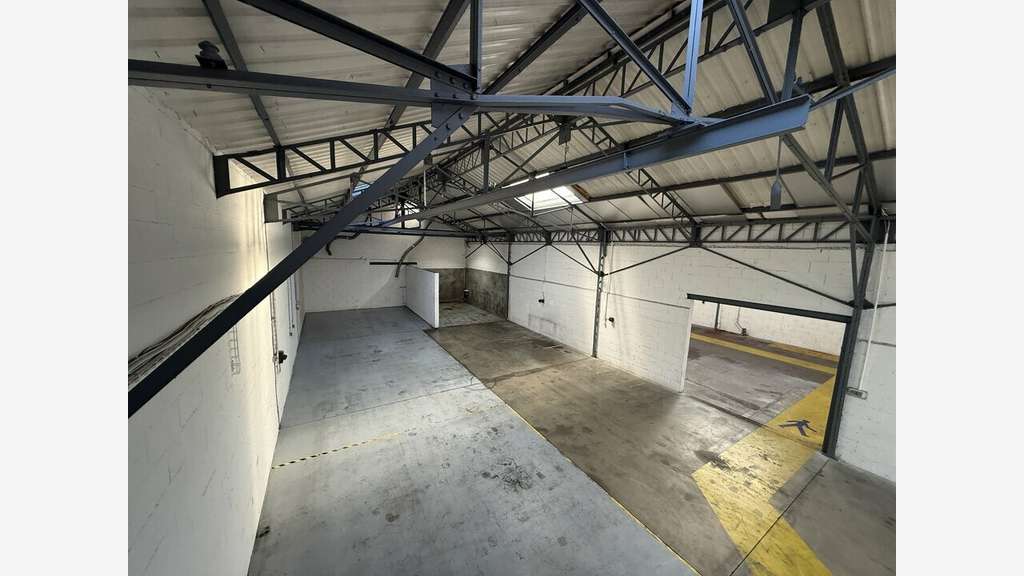 Loue local activité à partir de 170m² à Vénissieux