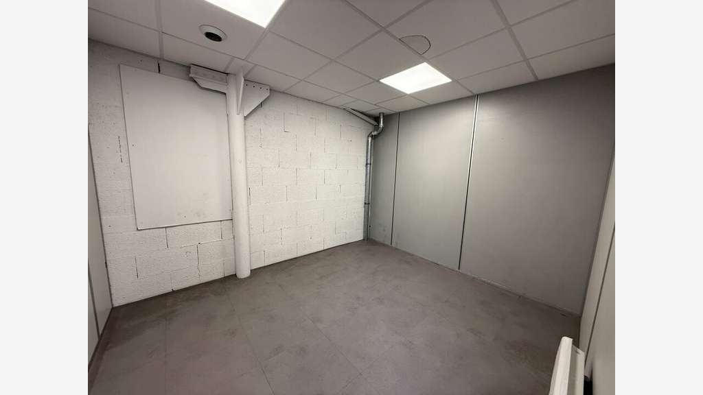 Loue local activité à partir de 170m² à Vénissieux